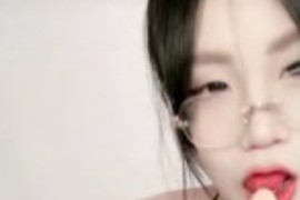 视讯 软软   身材超棒 又美又骚， 模拟口交  插逼自慰 扒逼特写